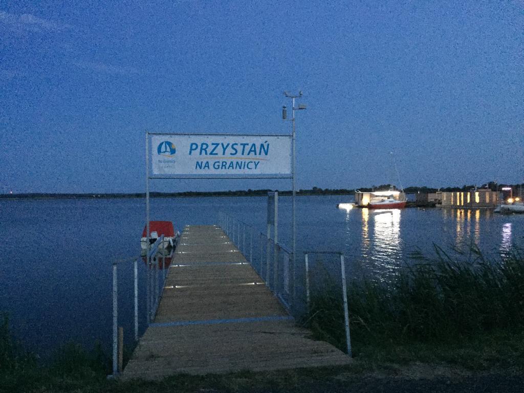 Przystan Na Granicy Apartment Uniescie Luaran gambar